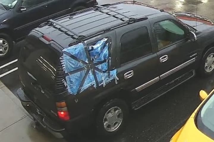Know This Vehicle? Police Searching For Men Who Stole From Long Island Market