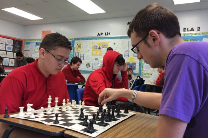 Elmwood Park Students Take To Chess Club