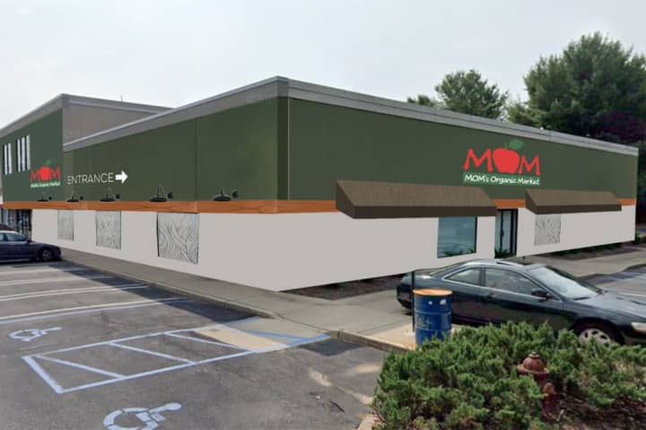 All Natural Grocer 'Mom's Organic Market' Opening In Paramus
