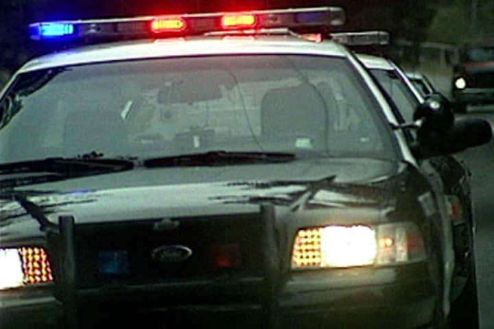 Fairfield Police: Purse Containing $200, Checks Stolen In Smash & Grab