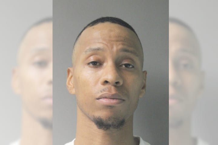 Robber Pulls Gun On Carle Place Employee For $3 Gas: Police