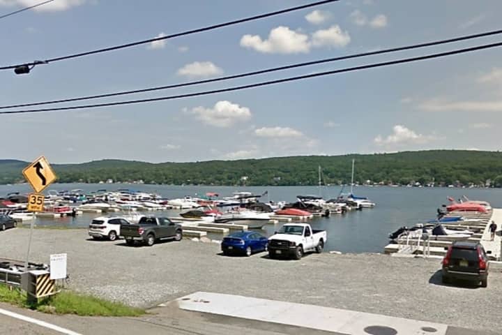 Authorities: Rabbi Father Of 7 Drowns Trying To Save Kids In Greenwood Lake
