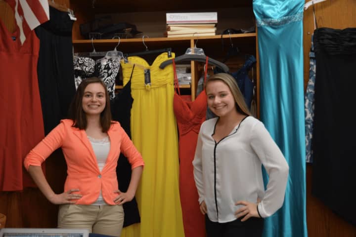 Danbury High Seniors Help Teens In Need Get Dresses For The Prom