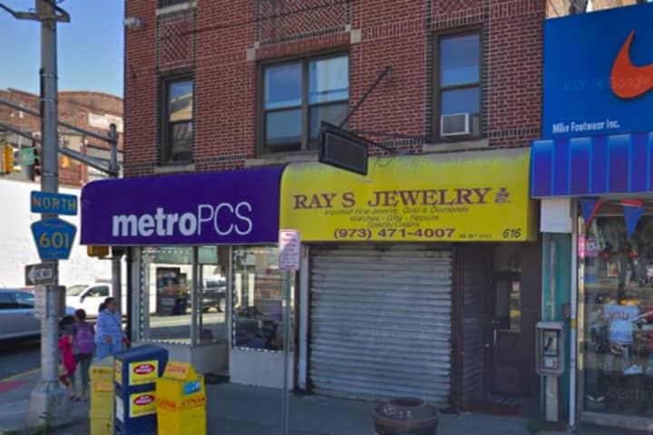 SEEN HIM? Robber Smashed Passaic Jewelry Store Window, Ran Off With $27G Of Gold