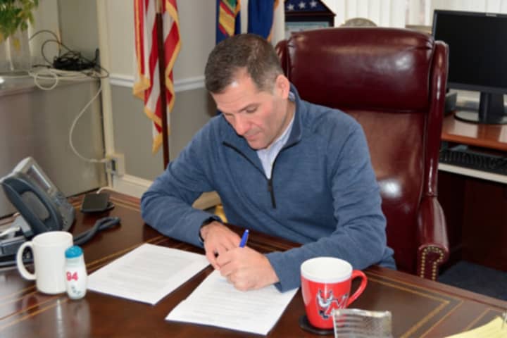 Molinaro Signs 2019 Dutchess County Budget Described As 'Bipartisan'