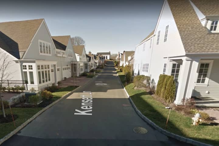 Dad Left Three Kids Alone In Car While Working In Darien, Police Say
