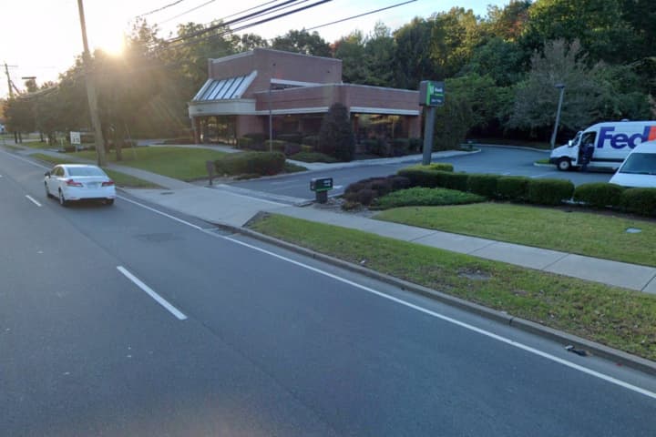 Man Flees From Darien Bank After Attempting To Withdraw $2.3K, Police Say