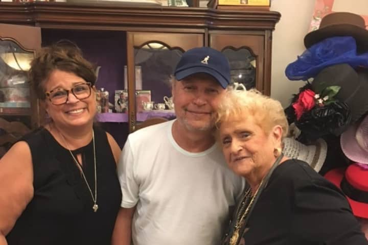 Billy Crystal Stops By Popular Area Cafe