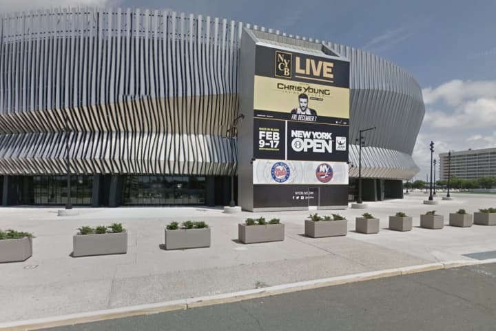 COVID-19: Islanders Fans To Be Permitted Back In Stands At Nassau Coliseum