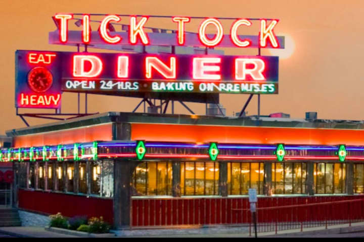 Customers Unimpressed By New Tick Tock Diner, Manager Says Not Much Has Changed