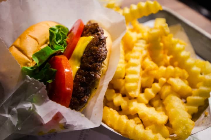 New Shake Shack Opens In Rockland