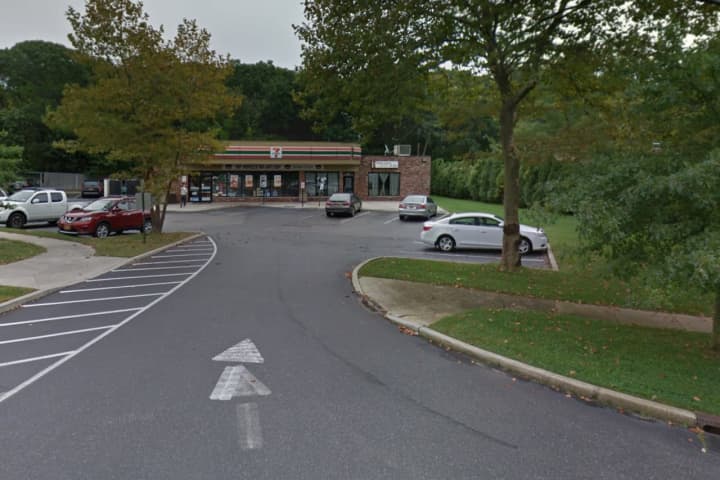 Suspect On Loose After Armed Robbery At Suffolk 7-Eleven