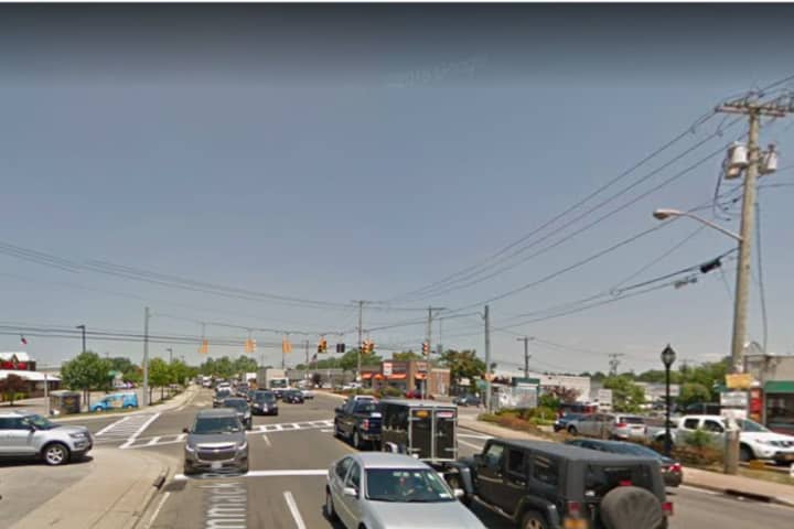 Man Killed After Van Crashes Into Pole At Busy Long Island Intersection