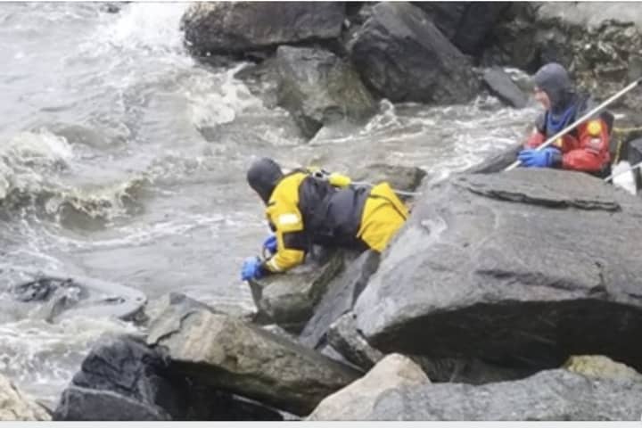 Danbury Man Dies After Kayak Capsizes On Long Island Sound In Stamford