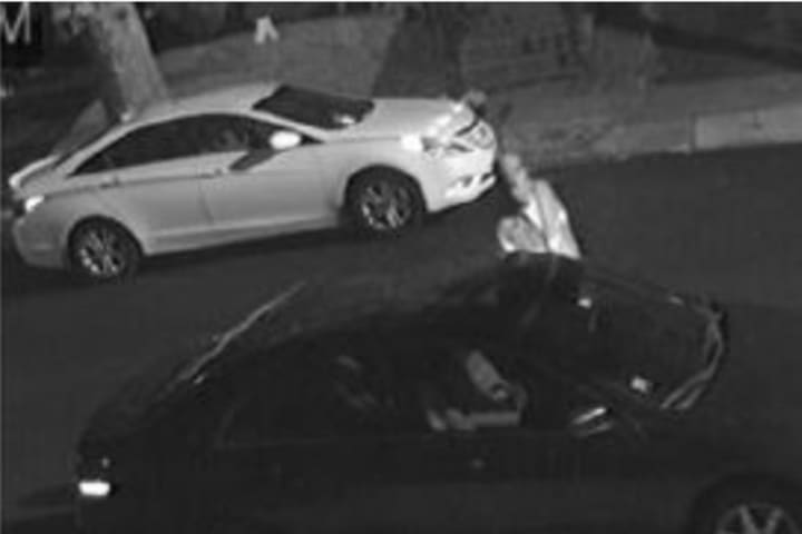 Newark Police Seek Man Who Stole Money From Parked Car
