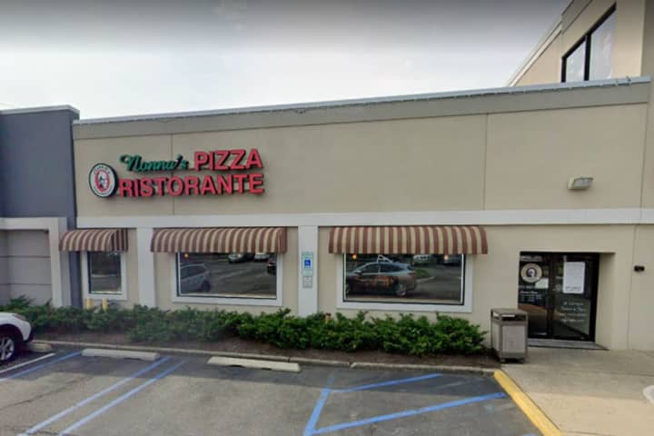 Nonna's Pizza On Route 17 Shutters