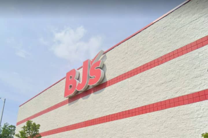 BJ's Wholesale Could Replace Vacant Sears Store In Willowbrook Mall
