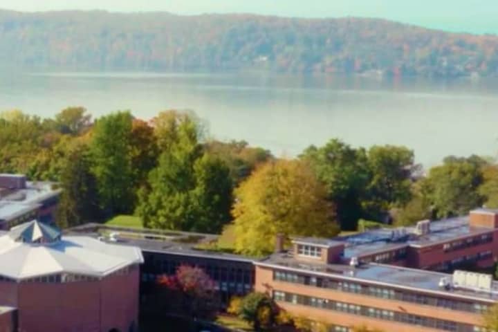Westchester Community College, Mercy College Sign Dual Admissions Agreement