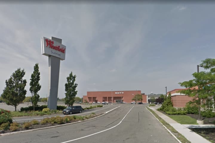 Mall In Nassau County Sells For Nearly $30M, Report Says