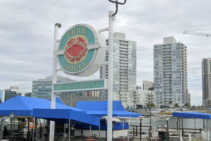 This Popular Area Seafood Restaurant Draws Diners From Near, Far