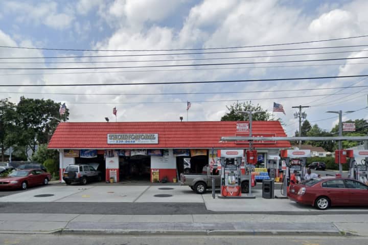 Suspects, One With Knife, At Large After Nassau Convenience Store Robbery