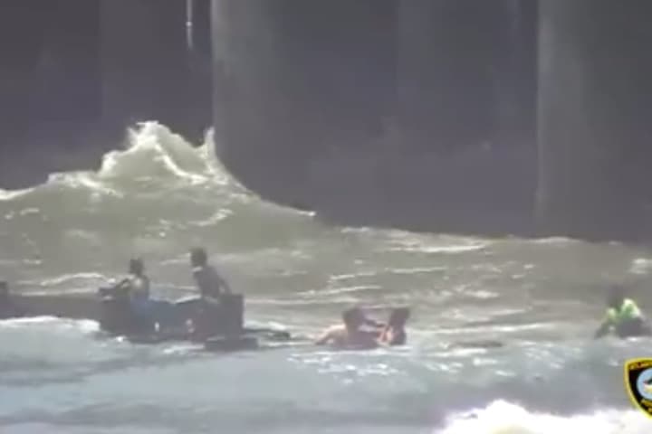 VIDEO: Atlantic City Police, Good Samaritans Rescue Stranded Swimmers From Ocean