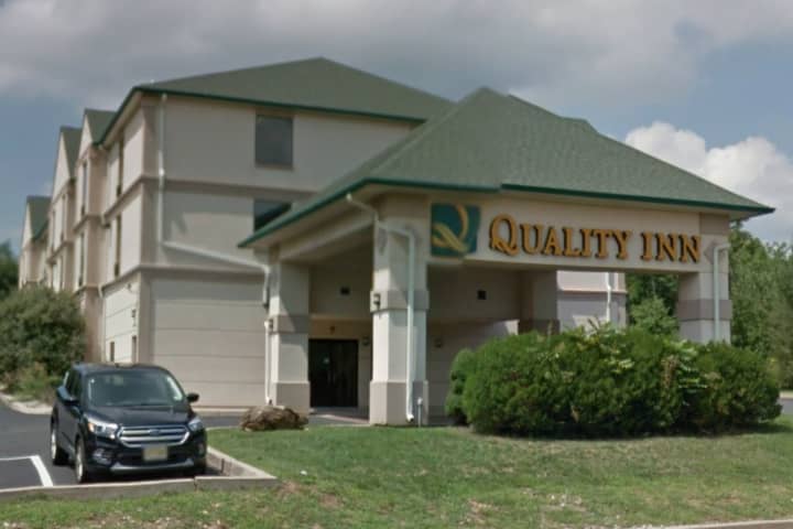 Mom With Hypodermic Needles Charged After Kids Found Roaming Halls Of Warren County Quality Inn