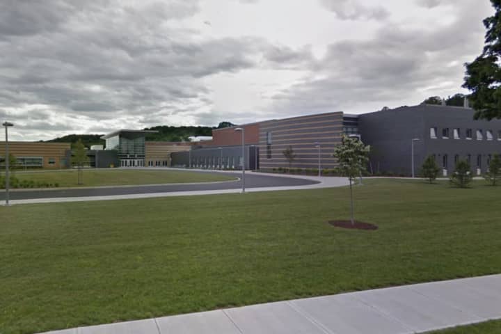 Meriden School Locked Down As Police Investigate Report Of Student With Gun