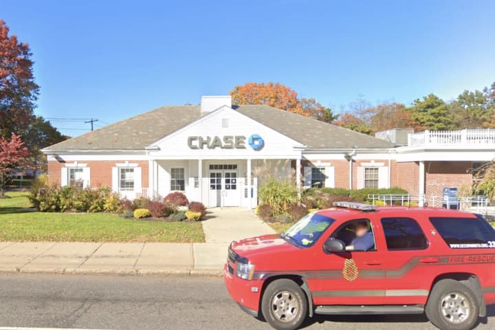 Duo Nabbed For Attempting To Rob Suffolk County Bank, Police Say