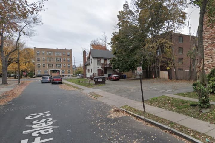 Man In His 20s Found Shot On Hartford Street, Police Say