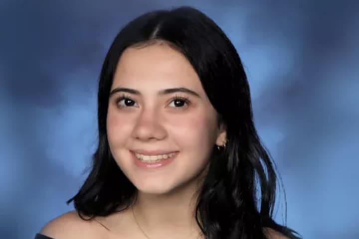 Support Pours In For Family Of 17-Year-Old Smithtown Girl Killed In Crash