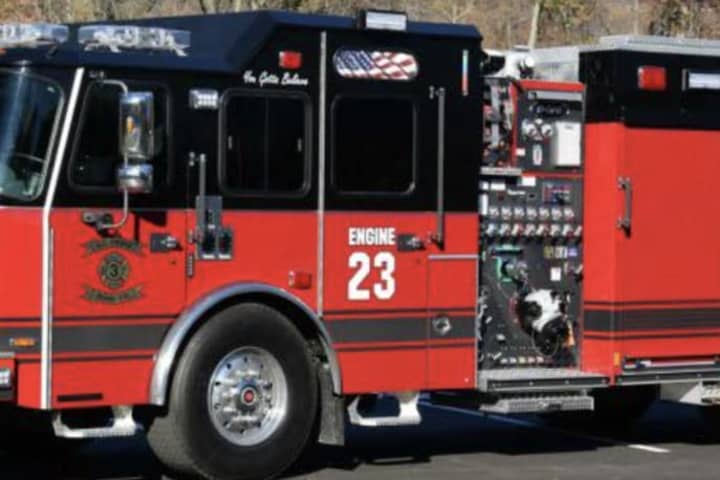 Central Jersey Firefighters Knock Down Blaze Spreading From 4 Vehicles To Business: Police