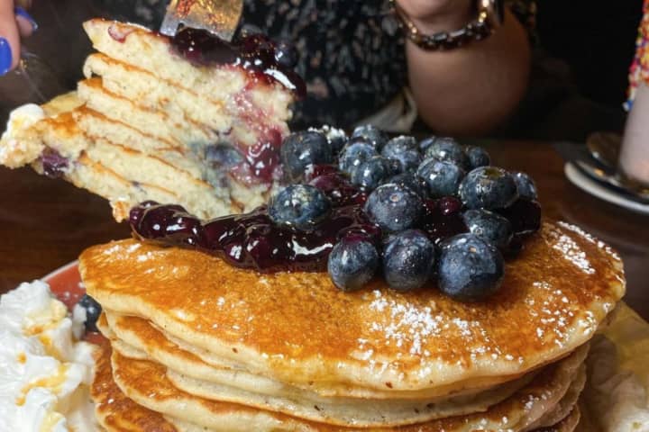 Popular NYC Eatery Carnegie Diner Heads To North Jersey