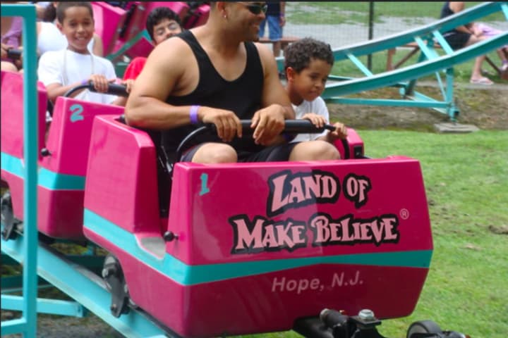 2-Year-Old Child Struck By Train At NJ Amusement Park