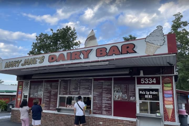 Drunk Driver Hits Popular Hudson Valley Ice Cream Shop, Police Say