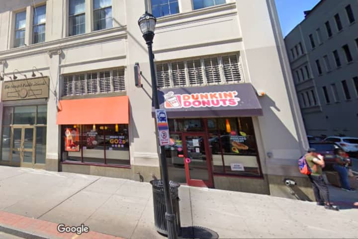 Dunkin' Donuts Workers Find Body Inside Newark Store: Police
