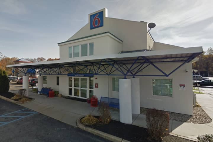 Lowell Man Threatens Guests With Box Cutter Outside Motel 6 In Tewksbury: Police