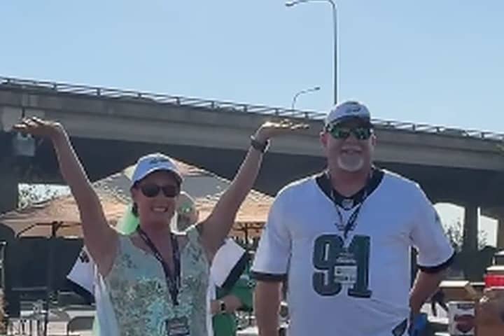 WEDDING TAILGATE: Couple Ties The Knot Before Eagles-Cowboys Game At Financial Field