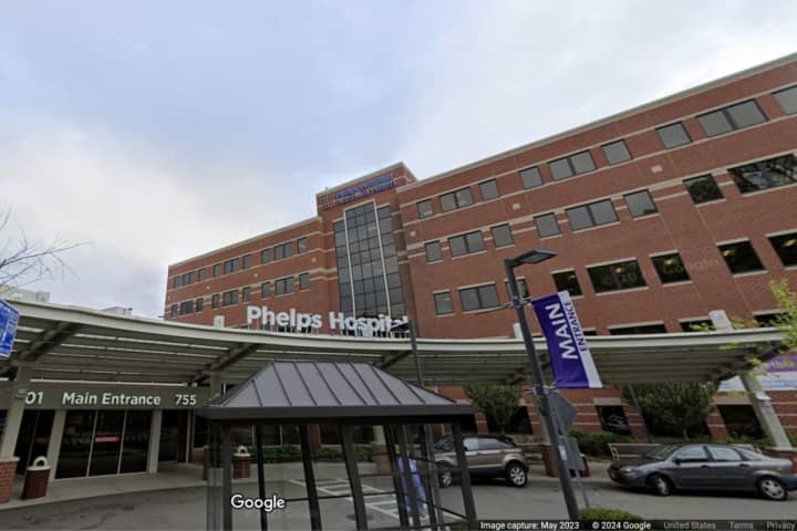 Hundreds Of Nurses, Healthcare Workers To Picket Outside Phelps Hospital