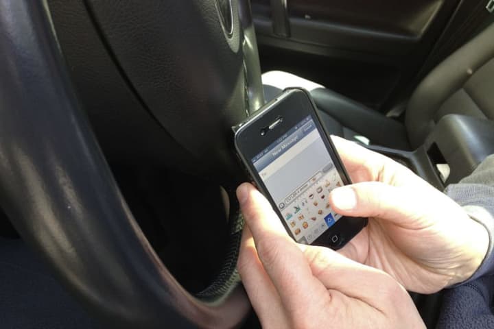 Mass. Bans Texting While Stopped At Red Light - 5 Things To Know About New Hands-Free Law