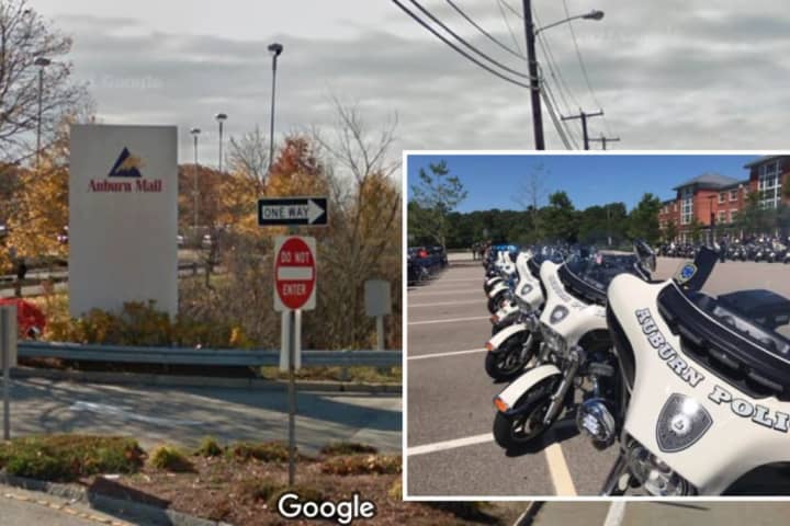 Road Rage Sparks Knife Fight At Central Mass Mall; 2 Injured: Police