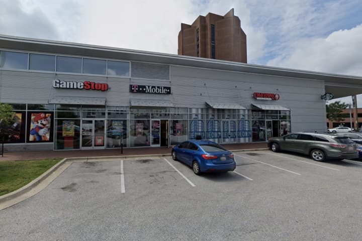 Store Employee Shot During Daytime Robbery At Baltimore Business; Suspects At Large: Police