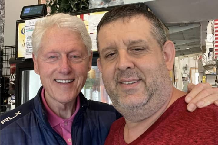 Northern Westchester's Bill Clinton Stops By Popular Pizzeria In Area