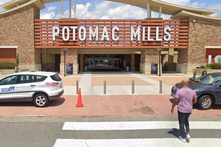 Man Who Exposed Himself At Potomac Mills Attempted To Disarm Arresting Officer: Police