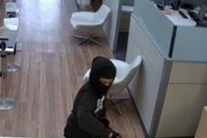 Bank Robber At Large After Targeting Wells Fargo In Burke, Police Say
