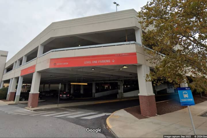 Teen Robbed At Gunpoint In Annapolis Mall Parking Garage: Police