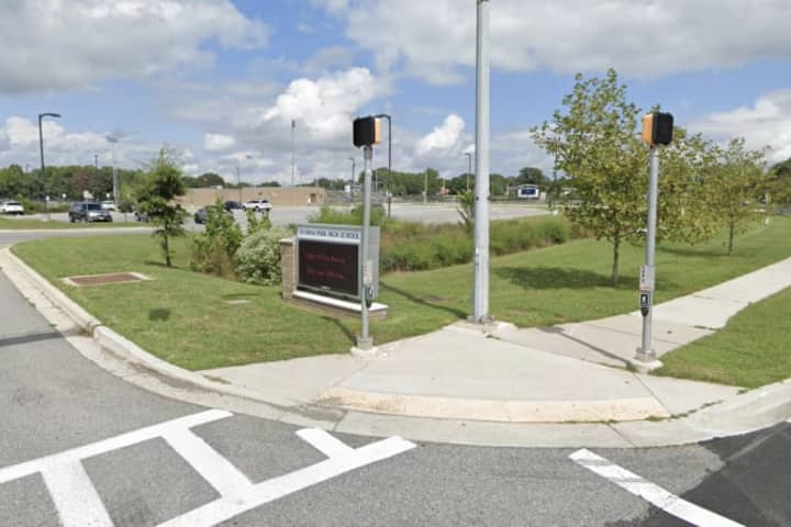 Threat Targeting Severna Park High School Leads To Lockdowns (DEVELOPING)