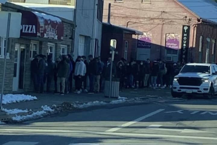 Lines Wrap Around North Jersey Pizza Shop After Barstool's Portnoy's Near Perfect Review