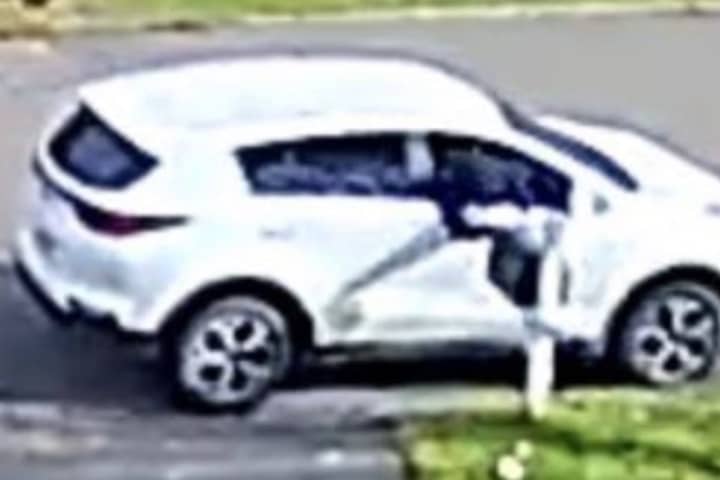 Police Release Surveillance Image Of Suspected Mail Thief In Fairfield County