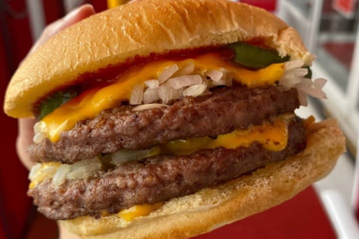 This East Meadow Eatery Serves Up Best Burgers On Long Island, Voters Say